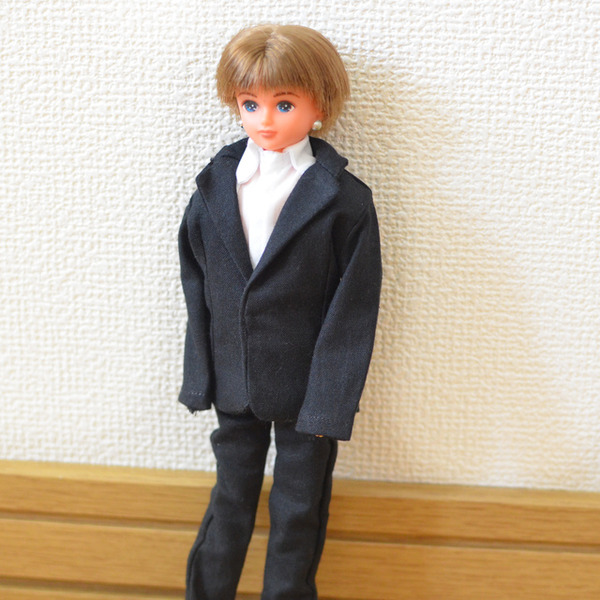 リカちゃんボーイフレンド黒のスーツ