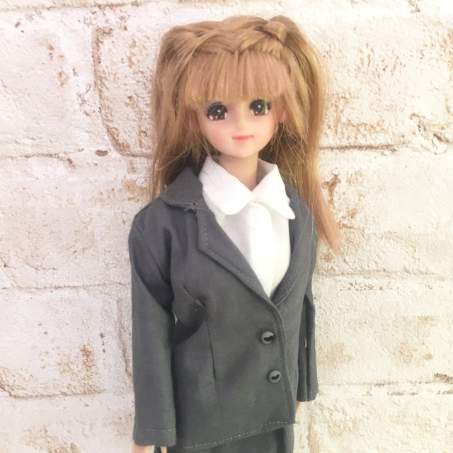 ジェニーちゃんサイズのジャケットとスカートを作ってみました  