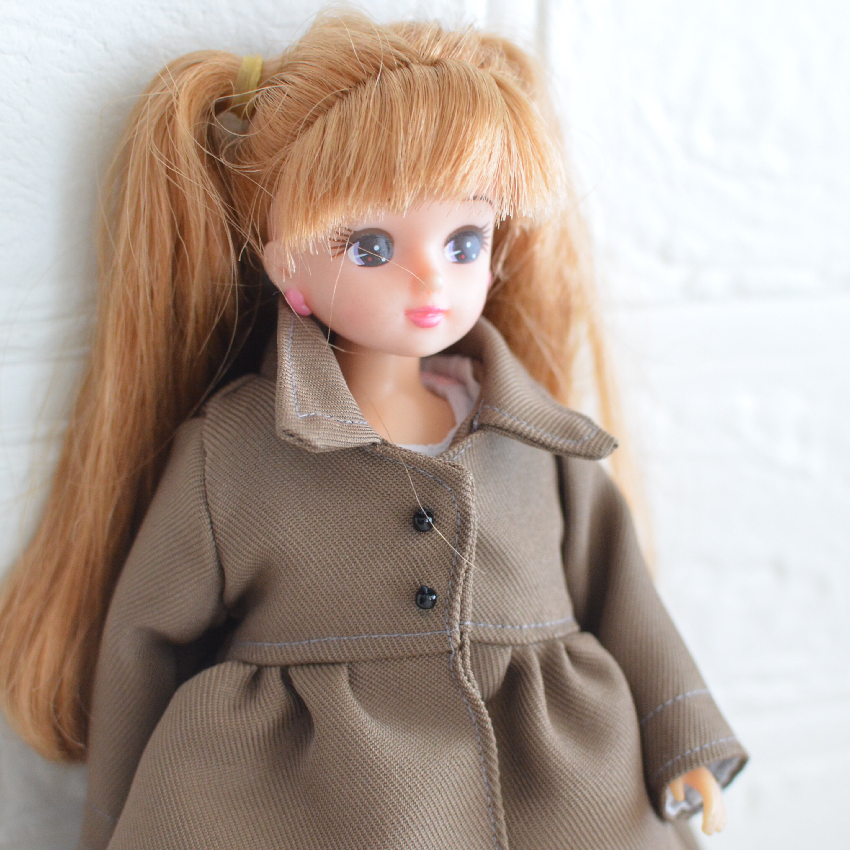 22cmドールサイズのコート/「フェルトでつくるリカちゃん手縫服