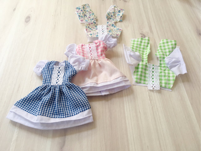 色違いのワンピースを作っているところです リカちゃん服ハンドメイド りんごぽんのおうち 札幌市 色違いのワンピースを作っているところです リカちゃん服ハンドメイド りんごぽんのおうち 札幌市