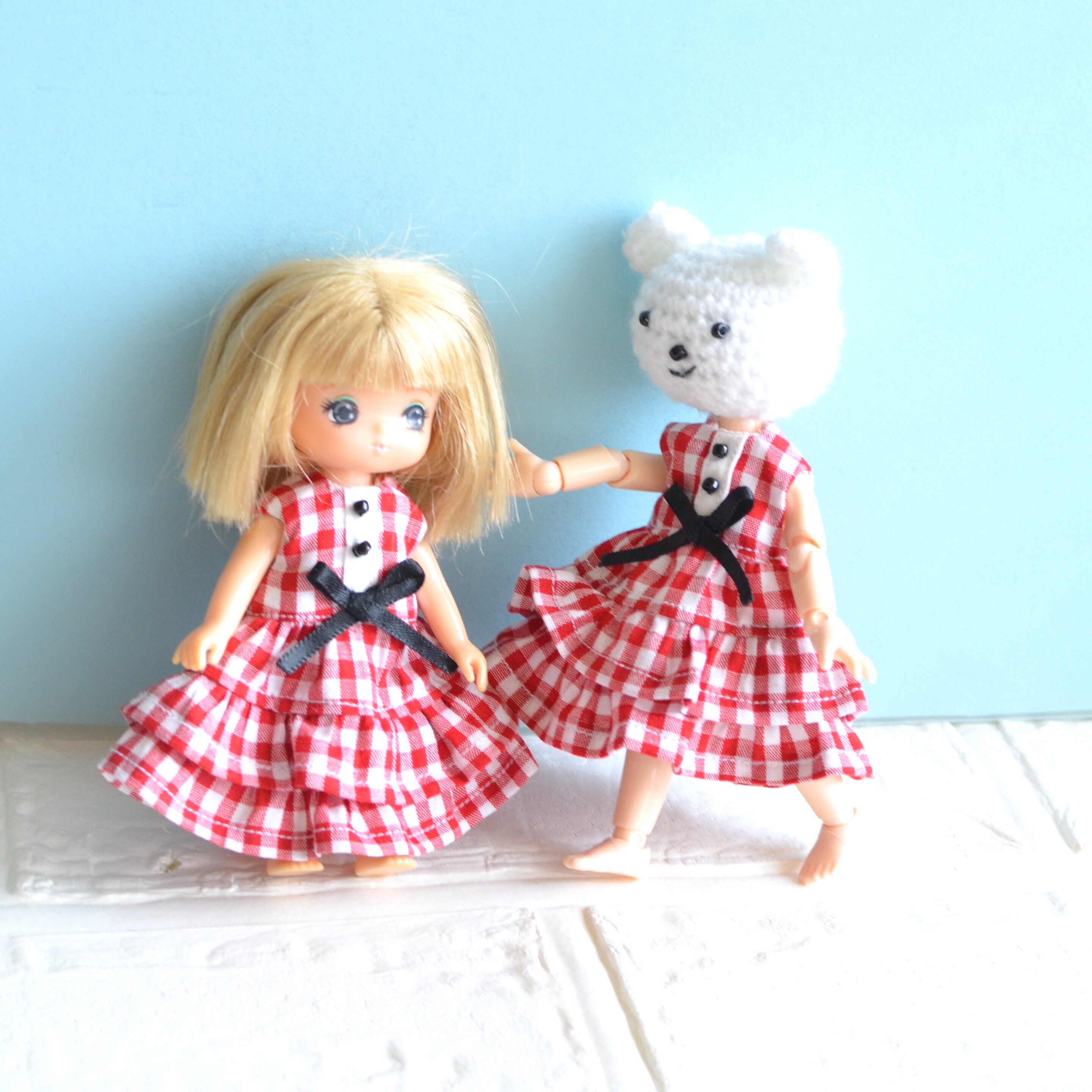 11cmドールサイズの赤チェックの2段フリルワンピース/明日11cm