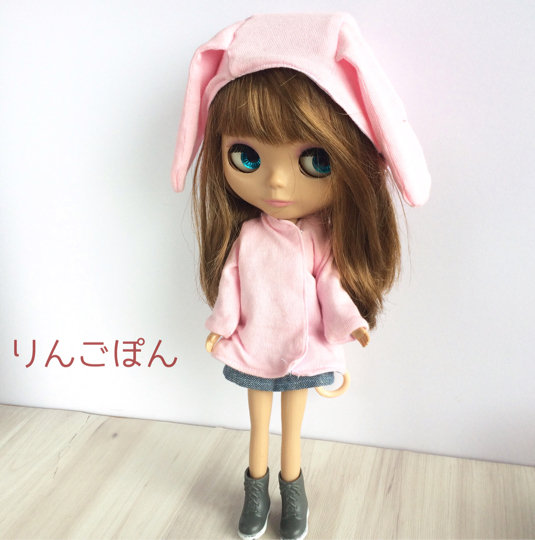 ブライスちゃんサイズのうさ耳コート ご縁に感謝します リカちゃん服ハンドメイド りんごぽんのおうち 札幌市