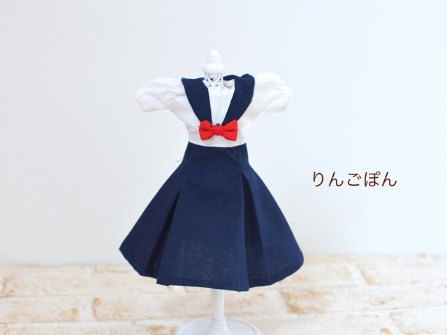 濃い紺色のセーラーワンピ 27cmサイズ 中学校と高校の制服 リカちゃん服ハンドメイド りんごぽんのおうち 札幌市