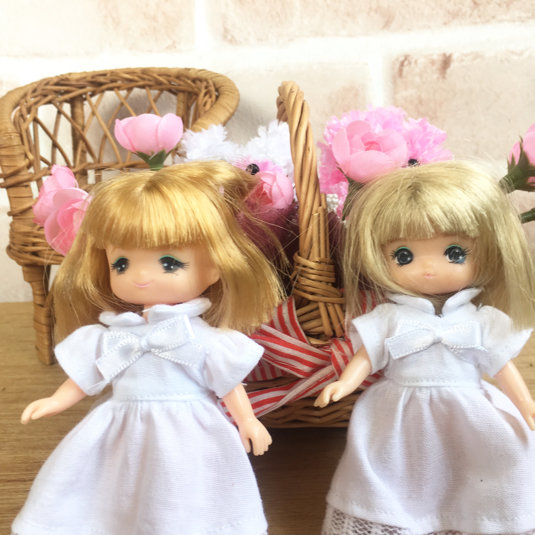 ミキちゃんマキちゃんのおそろい白のワンピース♪ご縁に感謝します
