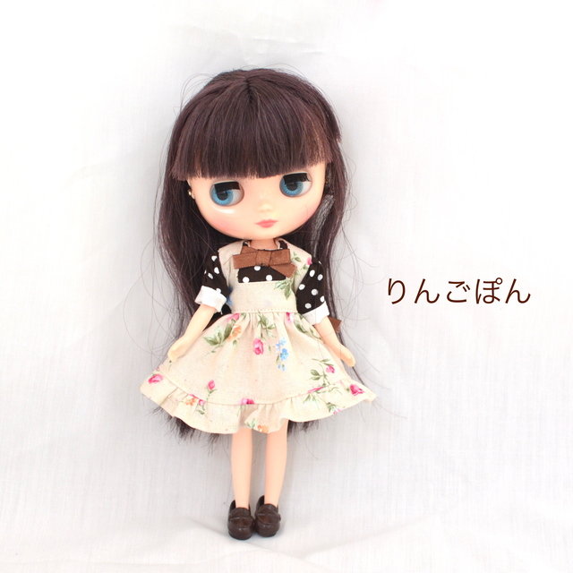 ミディブライスちゃんサイズの花柄ワンピース 湿気で髪の毛が リカちゃん服ハンドメイド りんごぽんのおうち 札幌市 ミディブライスちゃんサイズの花柄ワンピース 湿気で髪の毛が リカちゃん服ハンドメイド りんごぽんのおうち 札幌市
