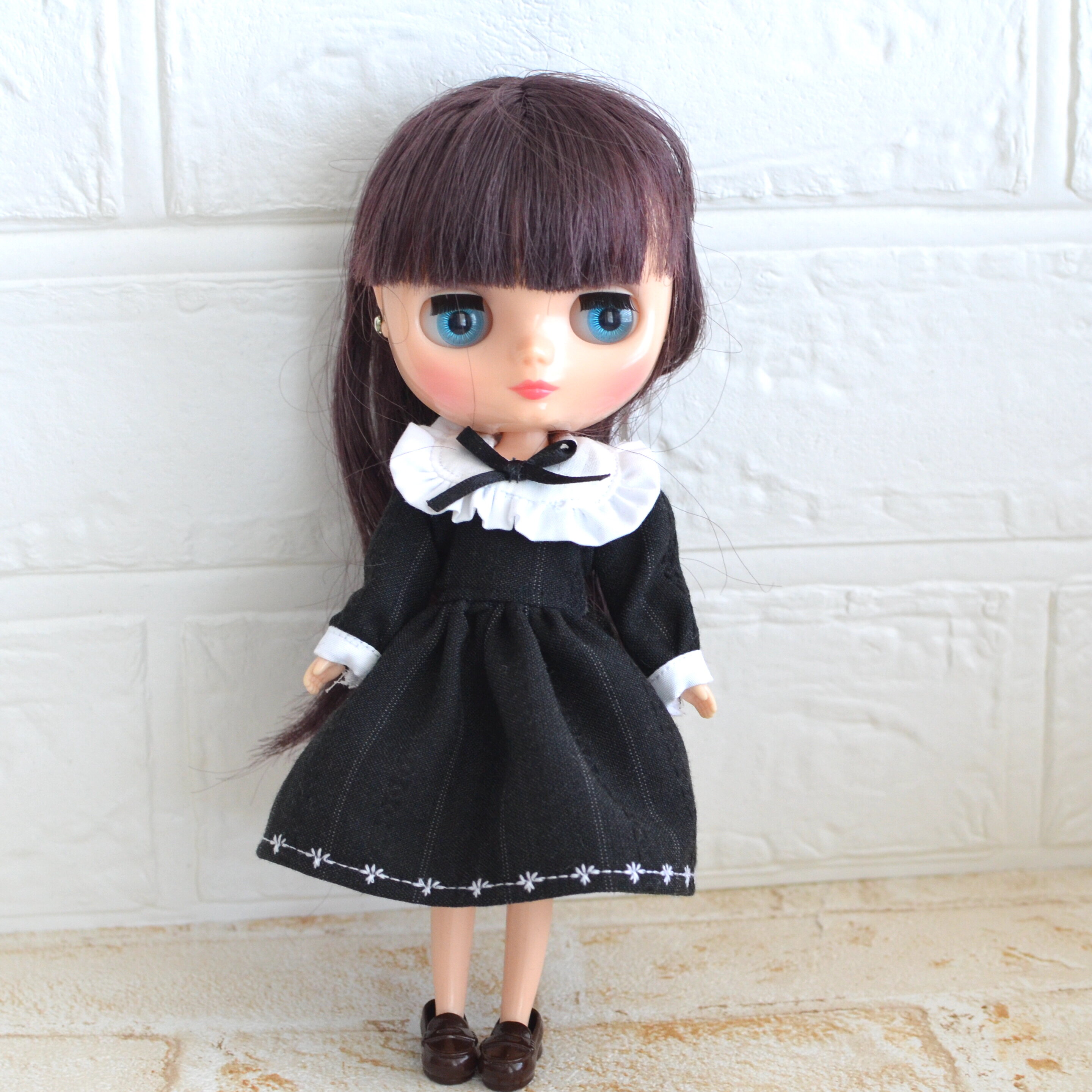 cmドールサイズの黒のワンピース マンダロリアン を観ました リカちゃん服ハンドメイド りんごぽんのおうち 札幌市