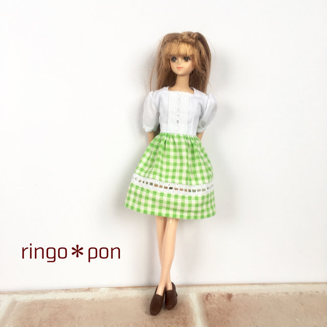 ジェニーさんサイズ、グリーンのチェックのワンピース。この型紙を公開