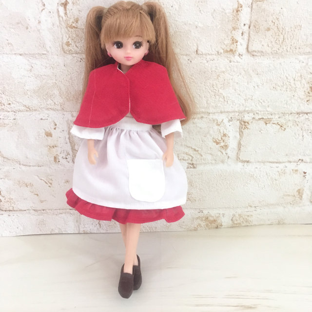 ずきんじゃない赤ずきん 赤ケープちゃんか リカちゃん服ハンドメイド りんごぽんのおうち 札幌市 ずきんじゃない赤ずきん 赤ケープちゃんか リカちゃん服ハンドメイド りんごぽんのおうち 札幌市