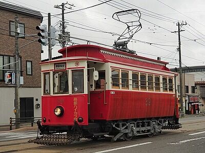 Hakodate_city_car_39_in_Komaba-syako_mae