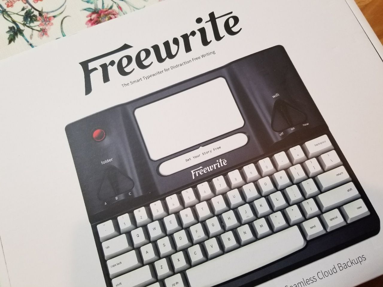 クラウド式タイプライター Freewrite が来たよ 胃袋 クラウド式タイプライター Freewrite が来たよ 胃袋