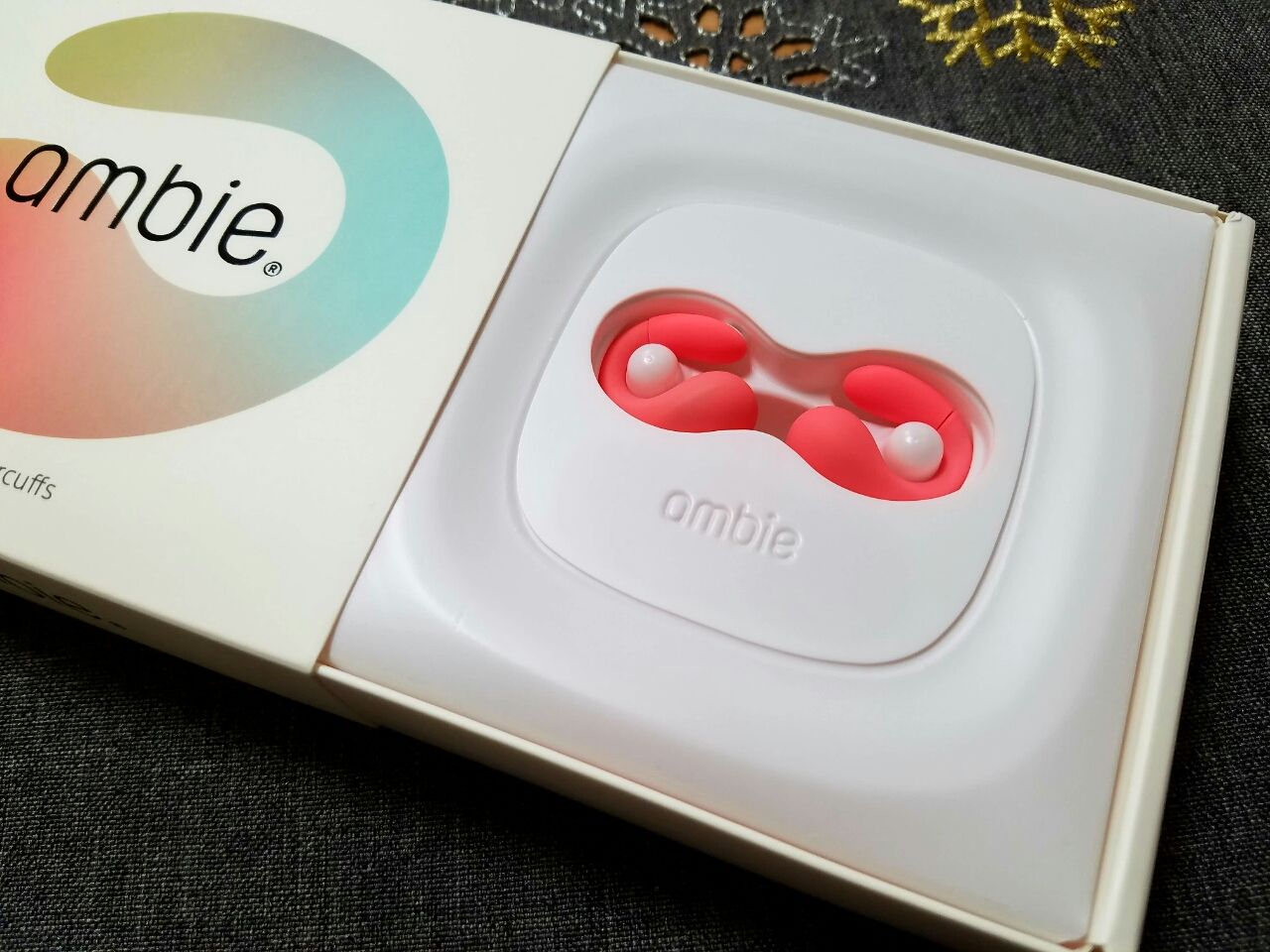 いつでもバックミュージック 耳を塞がないイヤフォン Ambie Sound Earcuffs を 買ってきた 胃袋 いつでもバックミュージック 耳を塞がないイヤフォン Ambie Sound Earcuffs を 買ってきた 胃袋