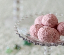 スノーストロベリーボール