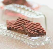 クリームチーズアーモンド板生チョコ 苺ライン