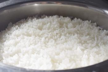 米を炊く