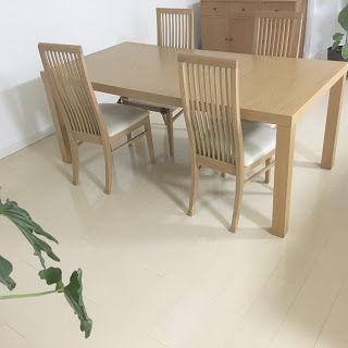 ダイニングテーブル