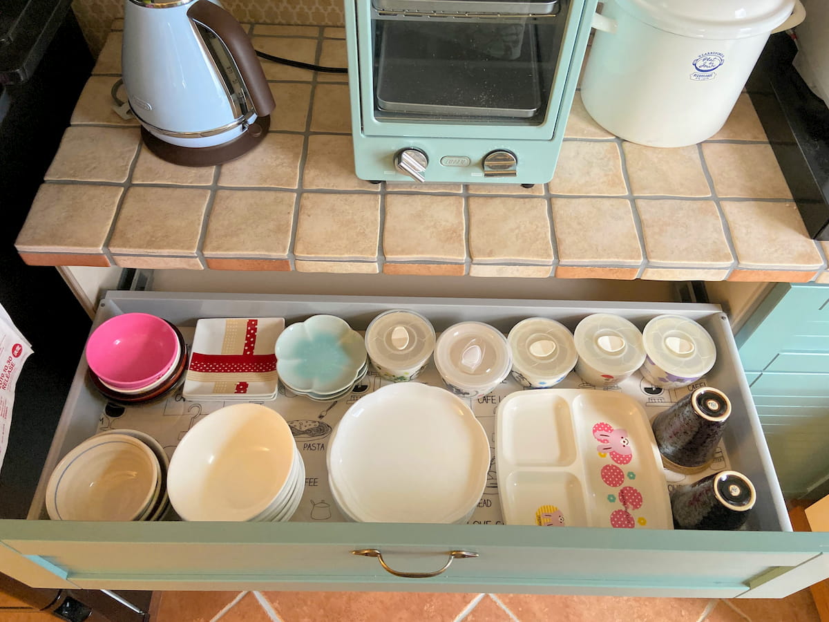 家族4人の食器を収納
