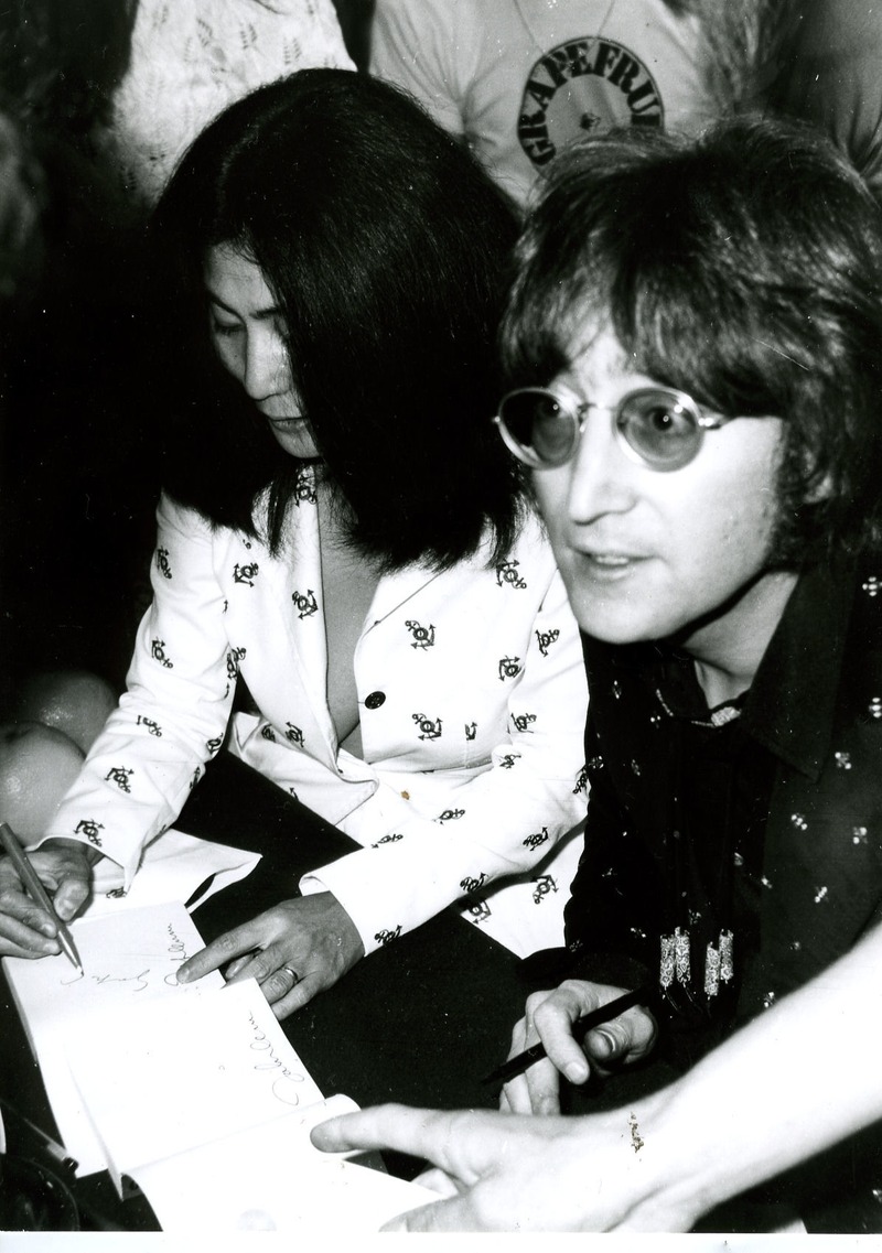 14オノ・ヨーコ、ジョン・レノン_グレープフルーツサイン会