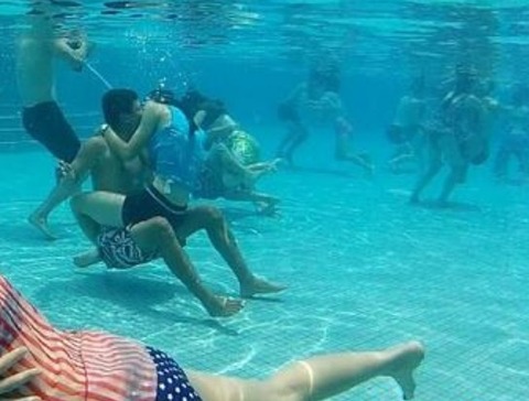 画像 中国のまぁまぁ気持ち悪い水中キス大会 中国チャリンコ地方news 画像 中国のまぁまぁ気持ち悪い水中キス大会 中国チャリンコ地方news