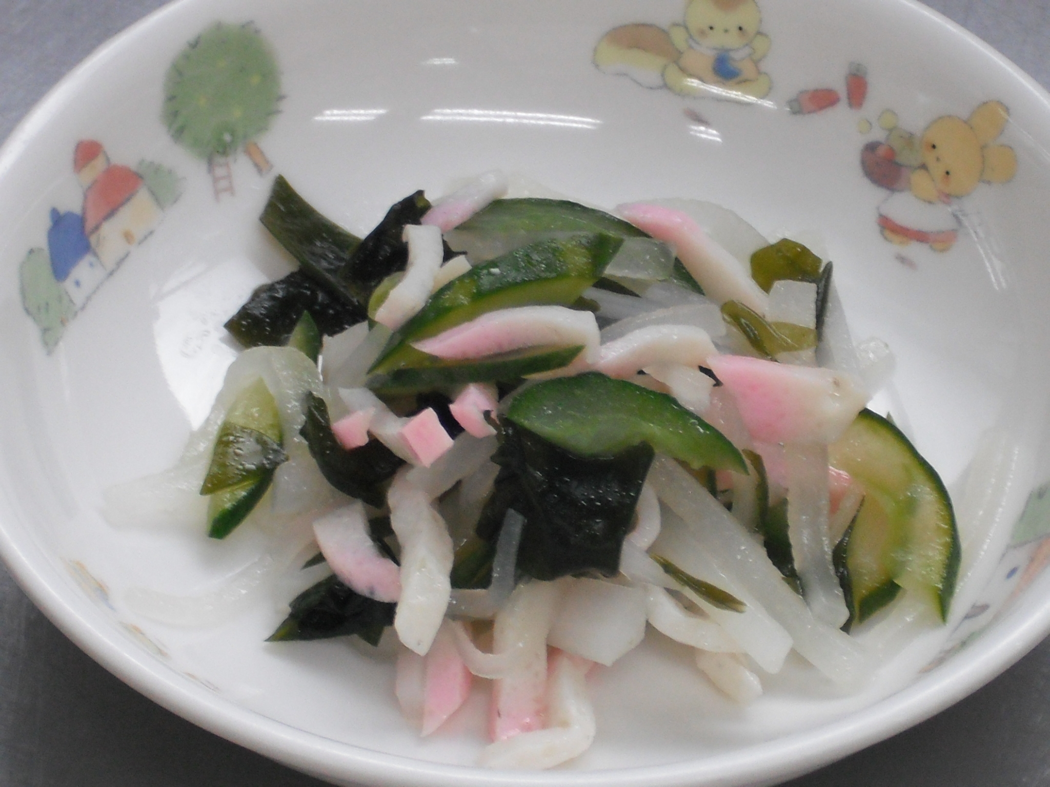 かまぼこサラダ オリーブオイルのドレッシング 保育所給食のレシピ