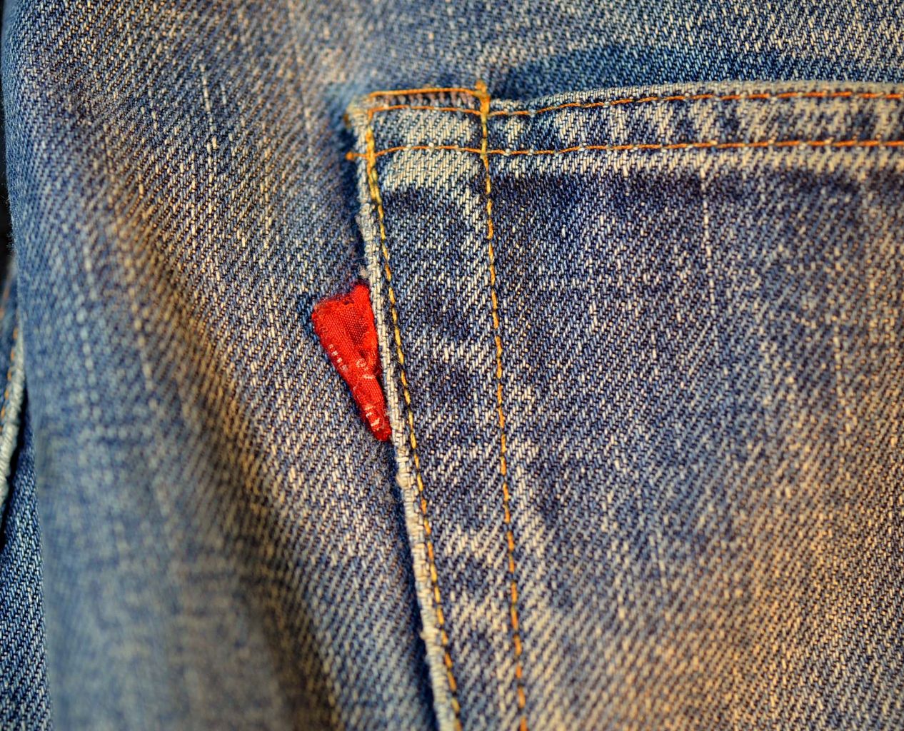 赤タブ補強 : ジーンズリペア・チェーンステッチの裾直し承り