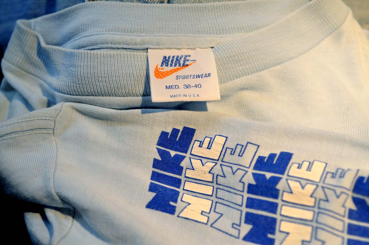 ゴツナイキ フォント 70s NIKE ゴツナイキ フットボールT 公式通販