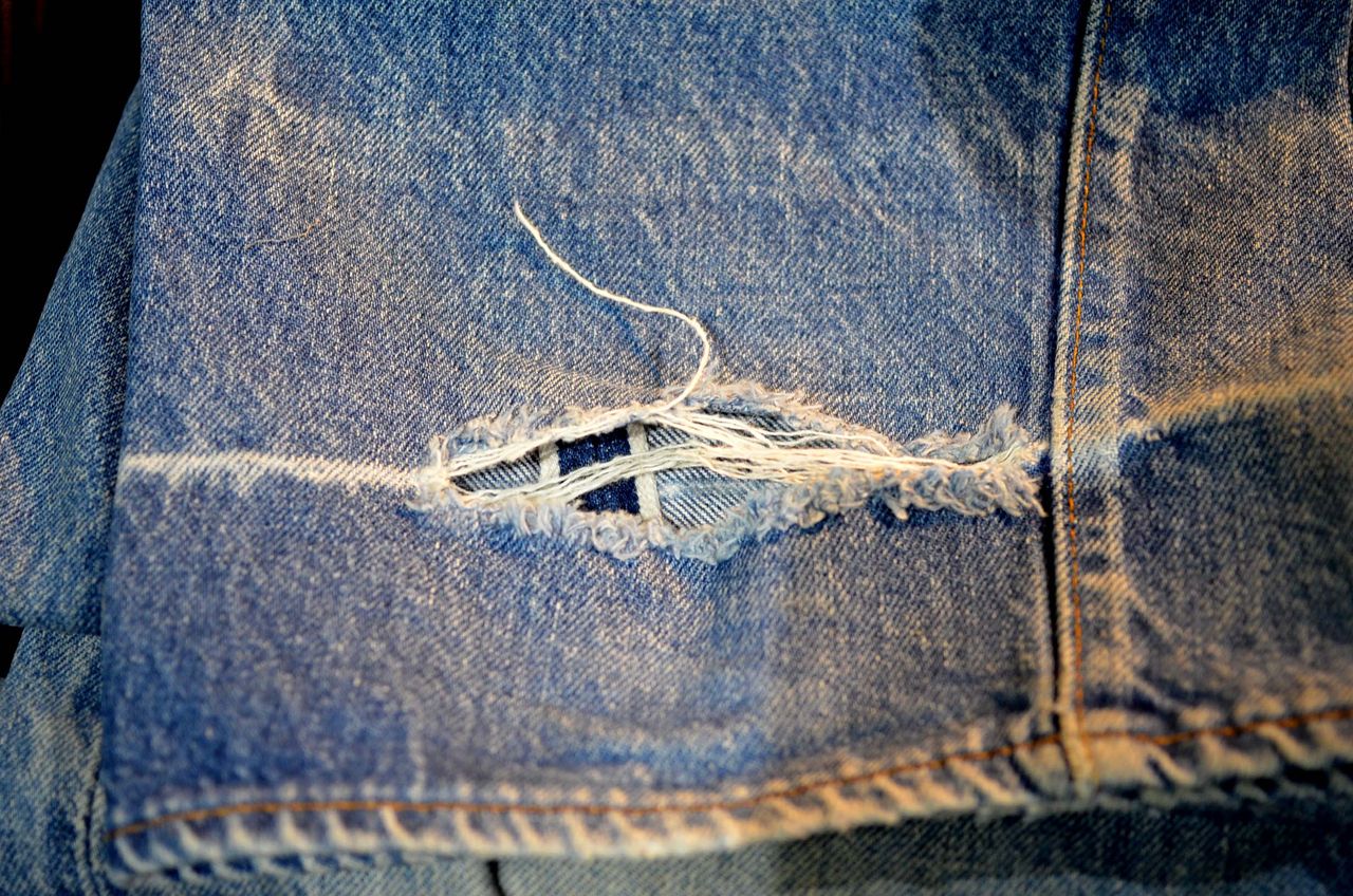 ロールアップ跡がバックリ！ : ジーンズリペア・チェーンステッチの裾直し承ります Repair&Vintage JUKE BOX