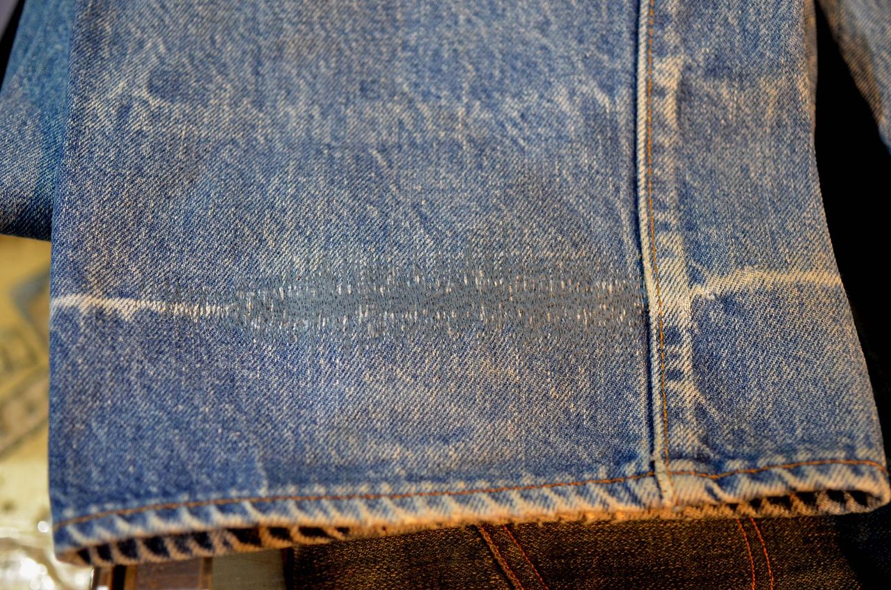 ロールアップ跡がバックリ！ : ジーンズリペア・チェーンステッチの裾直し承ります Repair&Vintage JUKE BOX