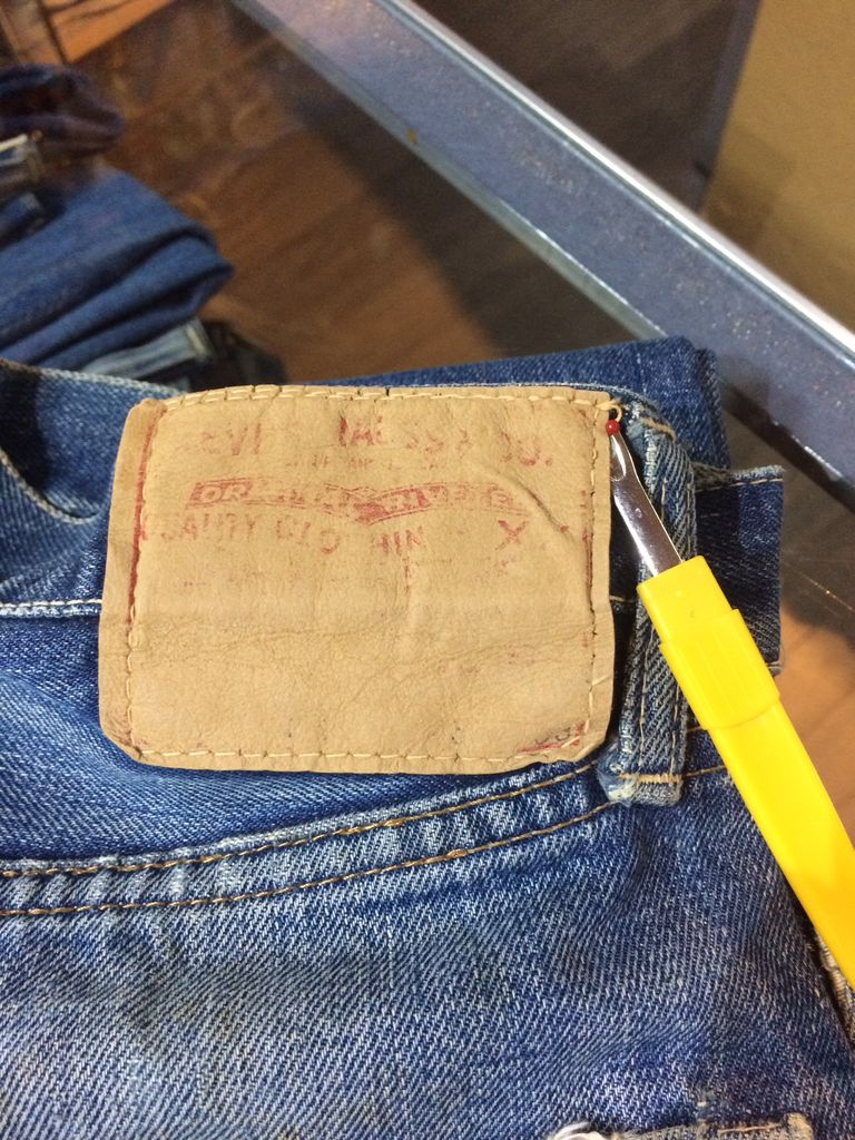 501xxギャラ無し紙パッチをはずす ジーンズリペア チェーンステッチの裾直し承ります Repair Vintage Juke Box 501xxギャラ無し紙パッチをはずす ジーンズリペア チェーンステッチの裾直し承ります Repair Vintage Juke Box