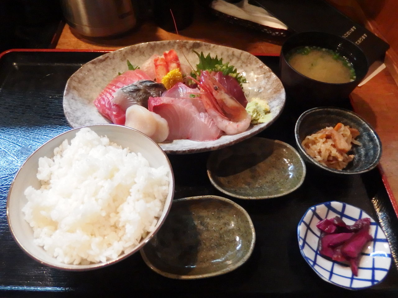 神奈川県藤沢市 藤沢 魚屋 翻車魚丸 りしのカレーとお酒と美味しい物の本棚