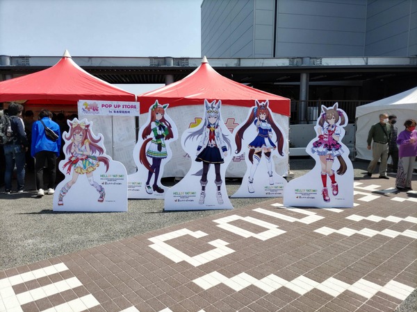 【朗報】名古屋競馬場のウマ娘等身大パネルwwwwwwのサムネイル画像
