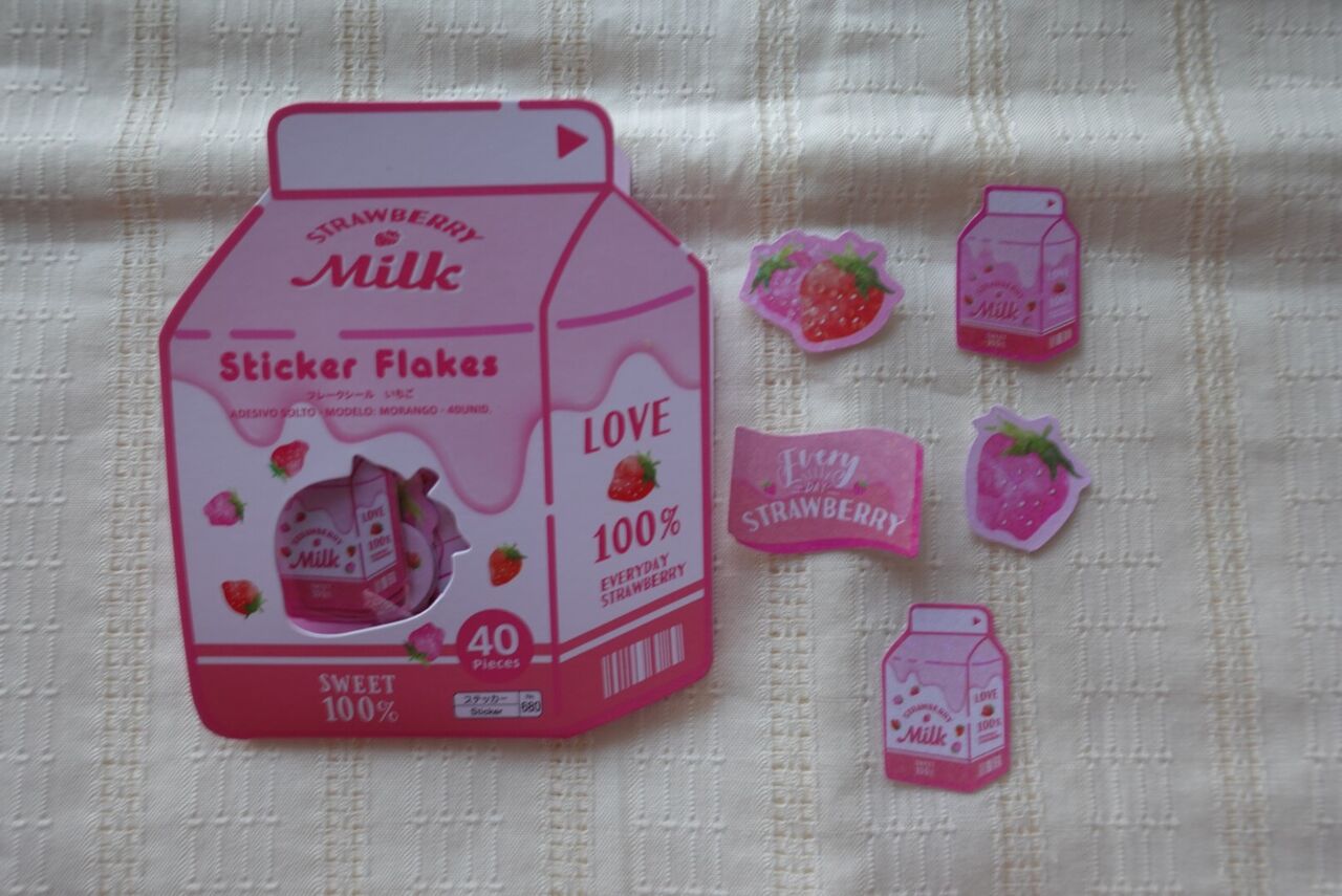 マステだけじゃない ダイソーのフレークシール イチゴミルク が可愛すぎる Rithu Blog