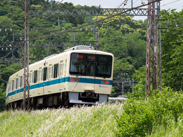 �������9