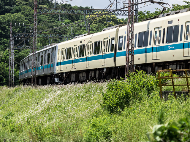 �������8