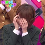 橋本奈々未_隠れて笑う