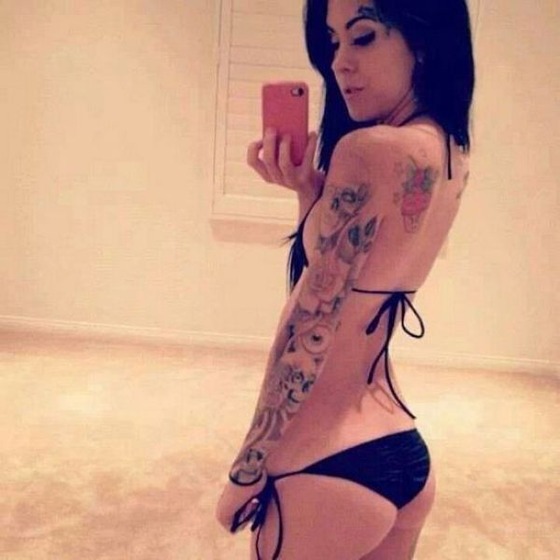 sexy_selfies_are_womens_gifts_to_men_640_13