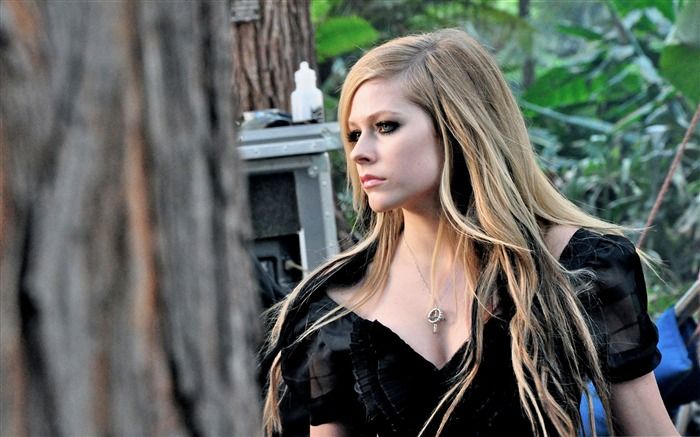 アヴリルラヴィーンの横顔キレイすぎワロタｗｗｗｗｗｗ ２チャンネルで話題になったグラビア女の子のまとめ