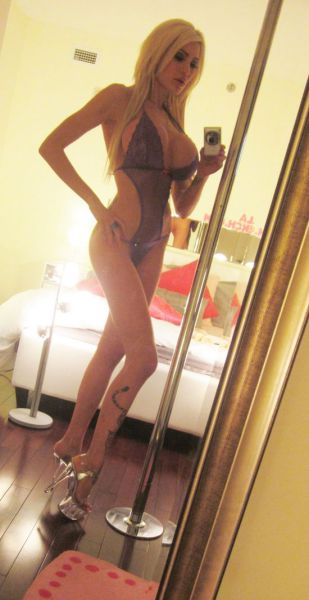 sexy_selfies_are_womens_gifts_to_men_640_39