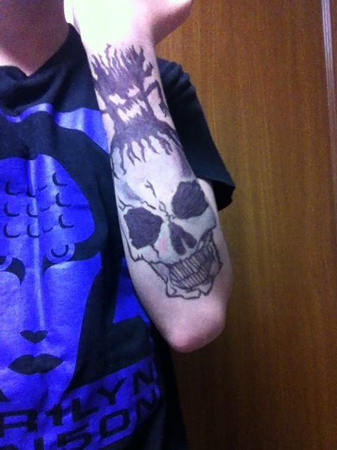 ボールペンでタトゥーかいたったｗｗｗｗｗ ラジック