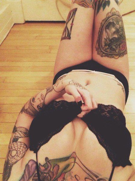 hot_and_hardcore_tattooed_girls_640_21