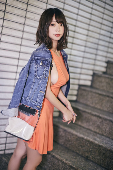 【悲報】最近の女さんのファッションがエ口すぎる件