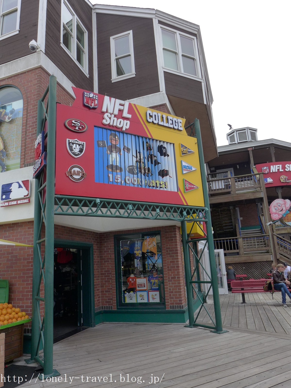 サンフランシスコ旅行記16 ピア39のnfl College Shopで買い物してboudinのクラムチャウダーを食べる ロンリートラベル 海外個人旅行記