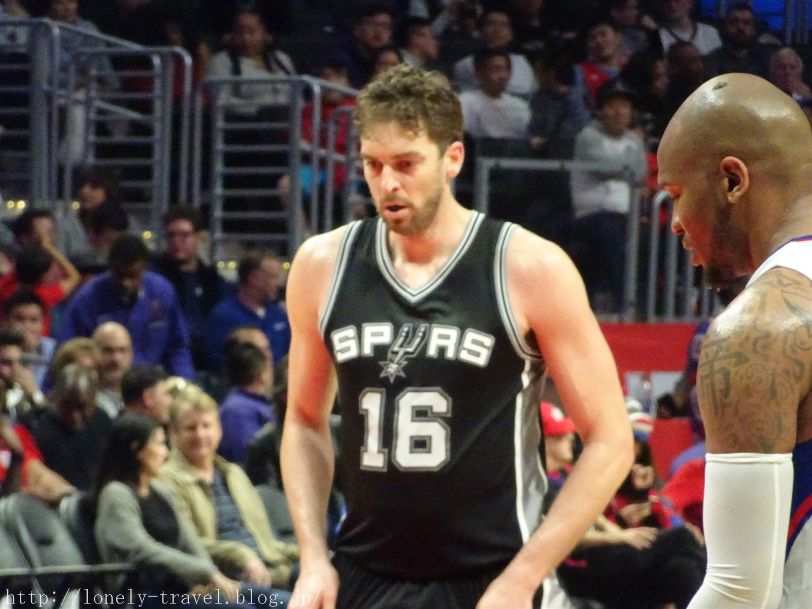 ロサンゼルス旅行記4 Nba現地観戦 サンアントニオ スパーズvsロサンゼルス クリッパーズ 後半 ロンリートラベル 海外個人旅行記