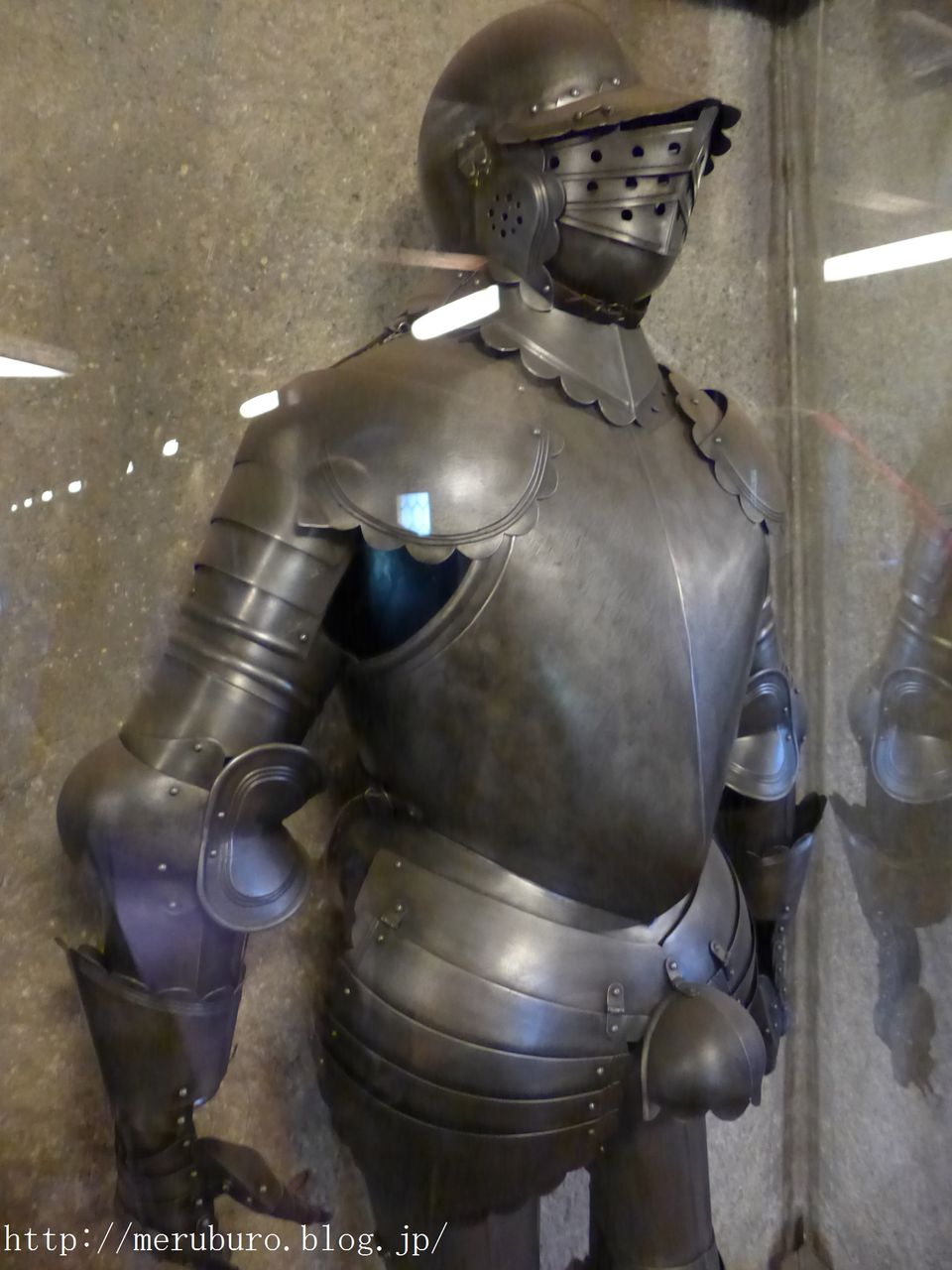 騎士　西洋　甲冑　兜　中世ヨーロッパ　チェコ　プラチスラバ　ピシュチェ城　立像 610ViwHOHOL._UF350,350_QL80_.jpg