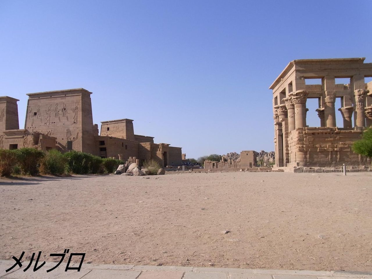 エジプト旅行記13 ナポレオンも来たイシス神殿 そしてついエジプトの香水を買い過ぎてしまう ロンリートラベル 海外個人旅行記