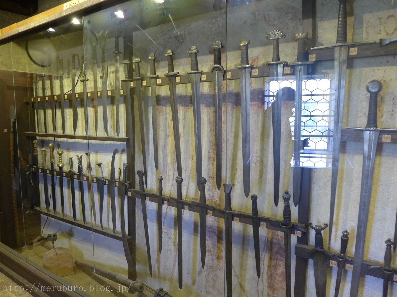 チェコ旅行記9 男子必見！プラハ城黄金小路に中世騎士の武器・甲冑が 