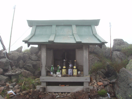 山頂下の社