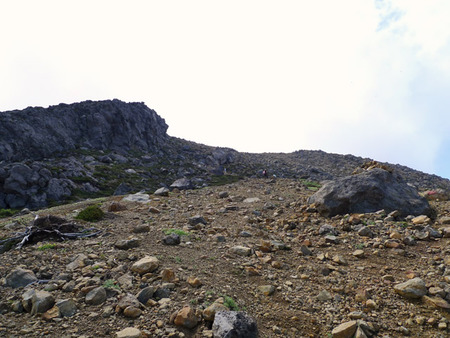 瓦礫の登山道