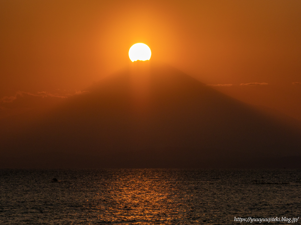 葉山森戸神社前からの富士山曼荼羅図、裕次郎灯台湘南の海 葉山灯台（裕次郎灯台） | ニッポン旅マガジン