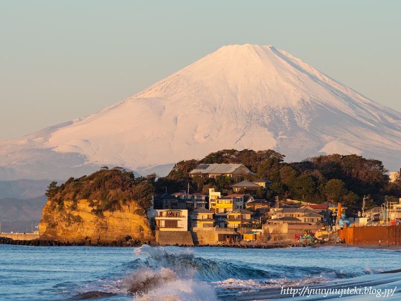 鎌倉 七里ヶ浜付近からの富士山と江ノ電 2019年11月30日 悠々自適生活 鎌倉 七里ヶ浜付近からの富士山と江ノ電 2019年11月30日 悠々自適生活