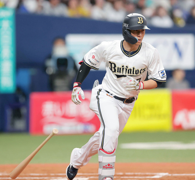 【悲報】西川龍馬さん、広島のライバルチームをボコボコに粉砕した後、また冬眠してしまう